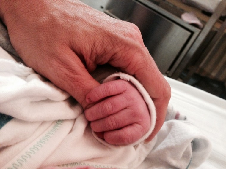 Holding hands minutes after birth
